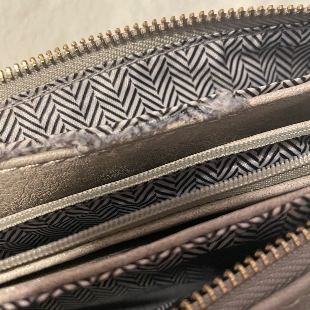 Elegant Gray Crossbody Bag - Picture 5 of 6
